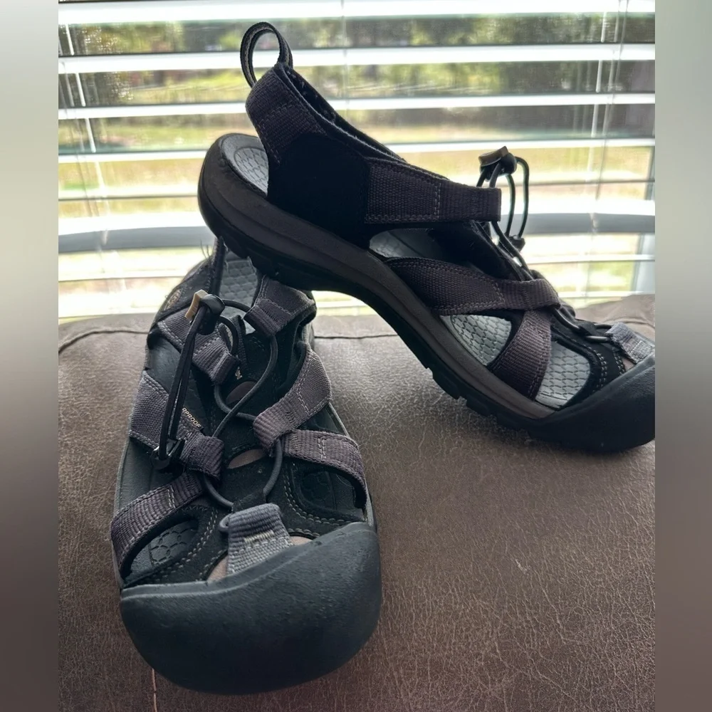 Keen Men's Black and Gray Outdoor Sandals